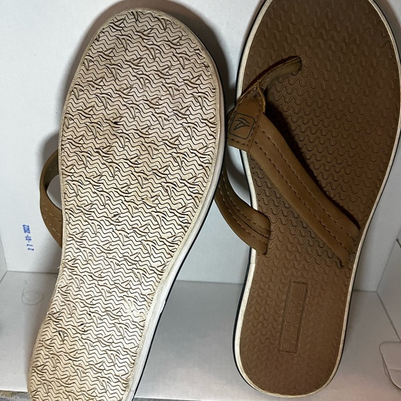 Size 7 Sperry Flip Flop - Picture 3 of 3
